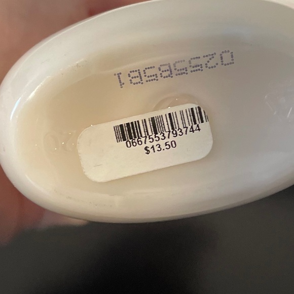 5 for $20: Bath and Body Works body lotion - Picture 6 of 6